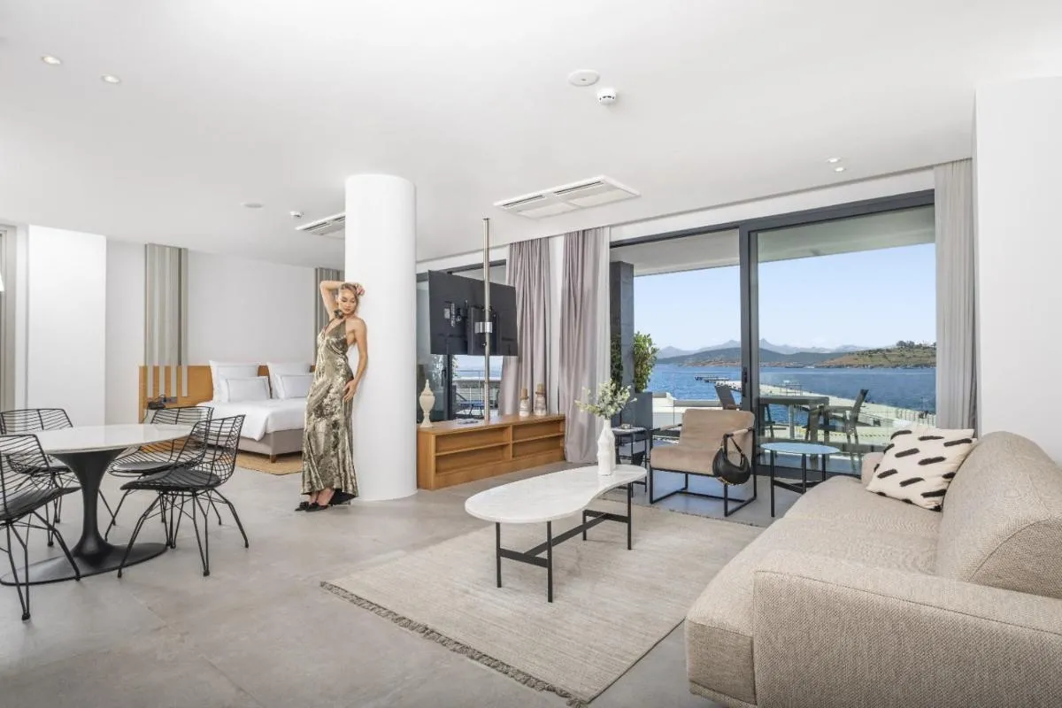 Image 1 of Akana Loft