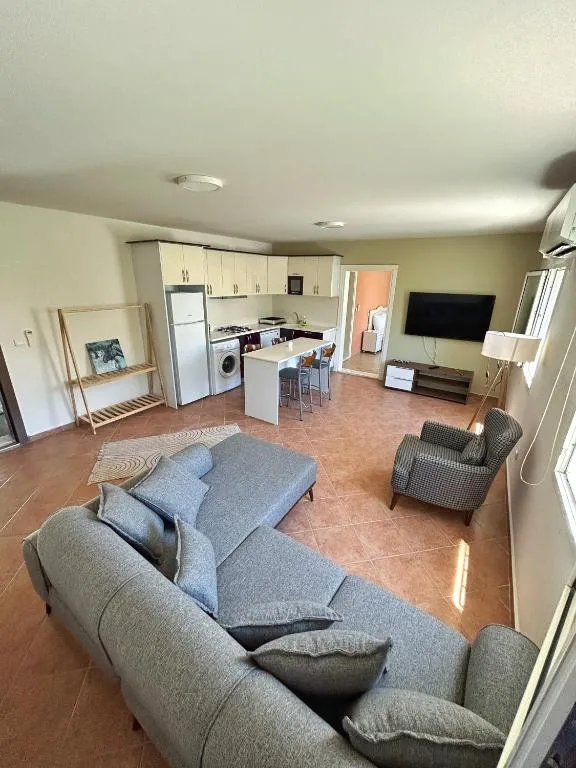 Image 5 of BD Suites