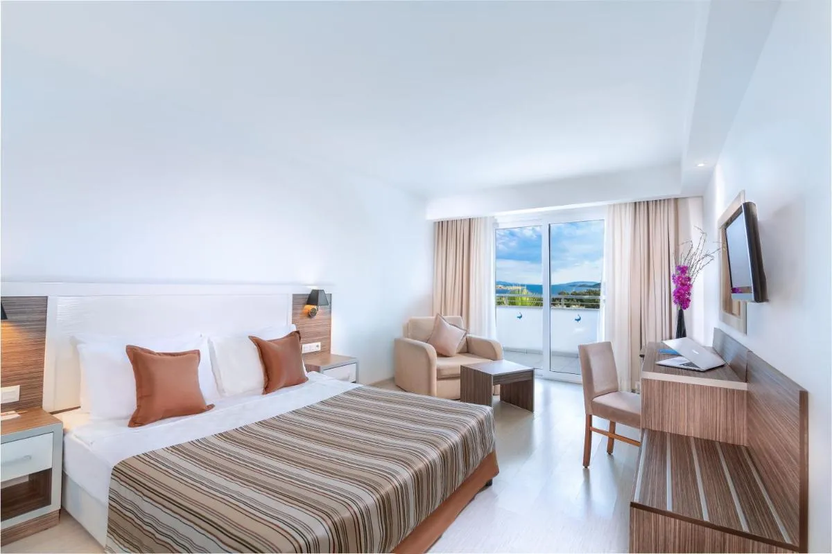 Image 1 of Club Shark Hotel