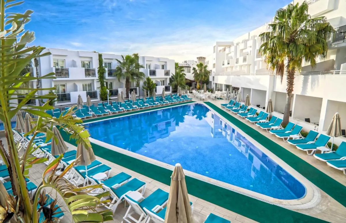 Image 2 of Club Shark Hotel
