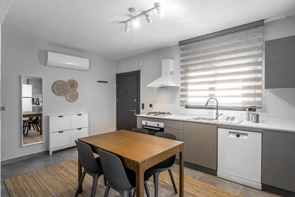 Image 3 of NewOld Flat