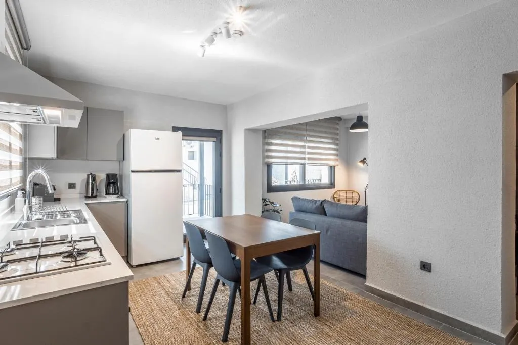 Image 4 of NewOld Flat