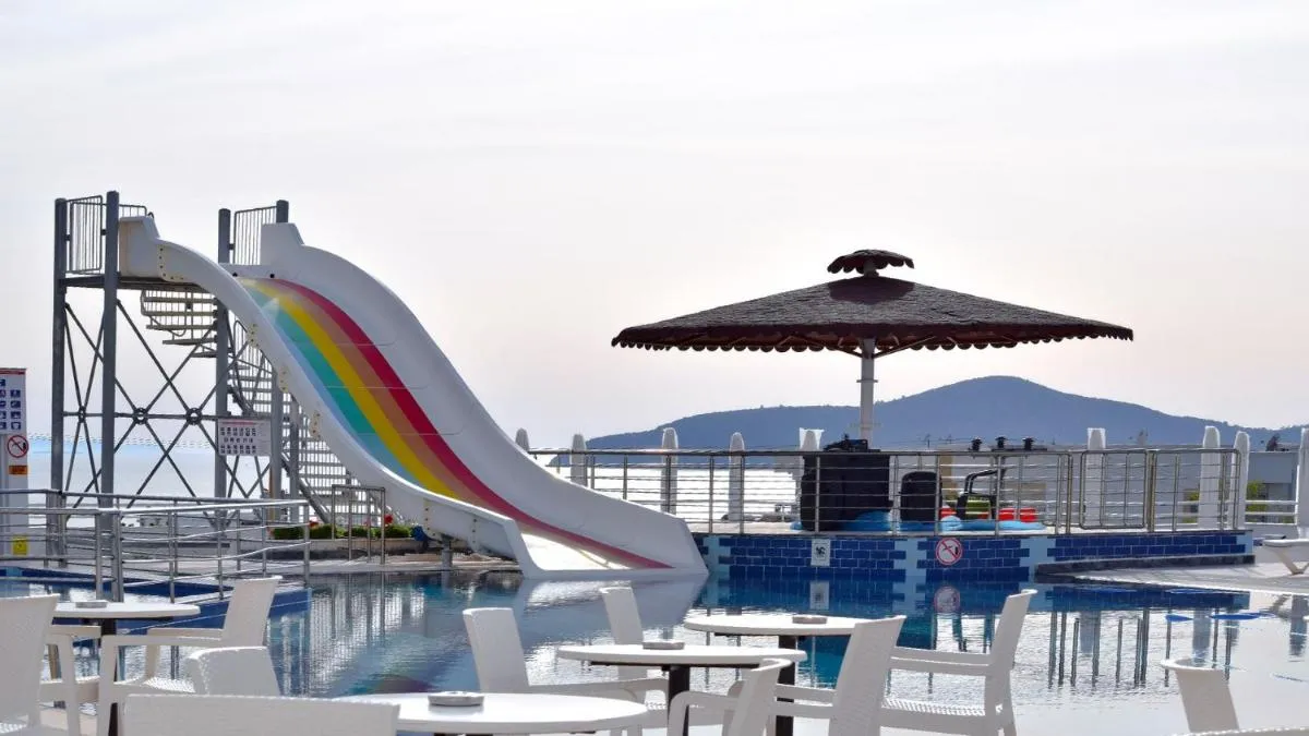 Image 6 of Roseira Beach Resort