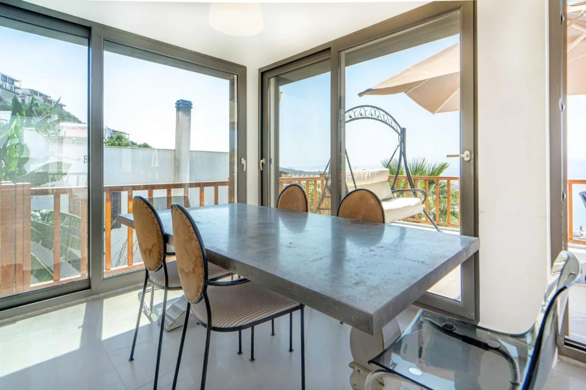 Image 3 of Sea View Flat with Terrace 3 min to Beach