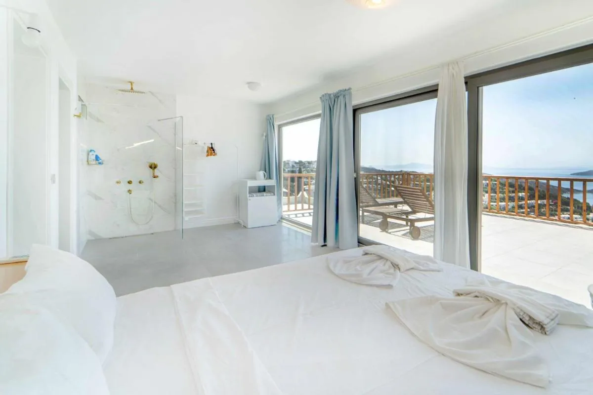 Image 1 of Sea View Flat with Terrace 3 min to Beach