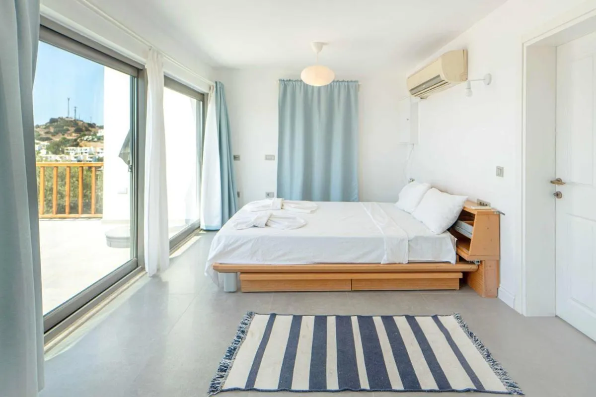 Image 6 of Sea View Flat with Terrace 3 min to Beach