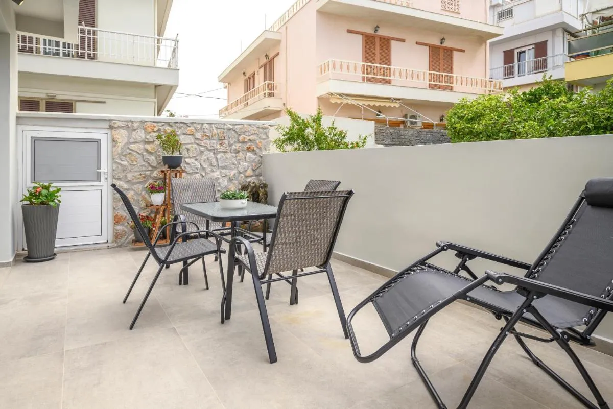 Image 2 of Aetherius Executive Suite 5 Min to BEACH