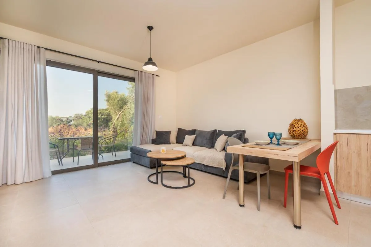 Image 5 of Arangia Garden Maisonette