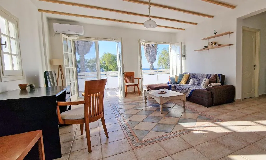 Image of Beachlife: The Apartment