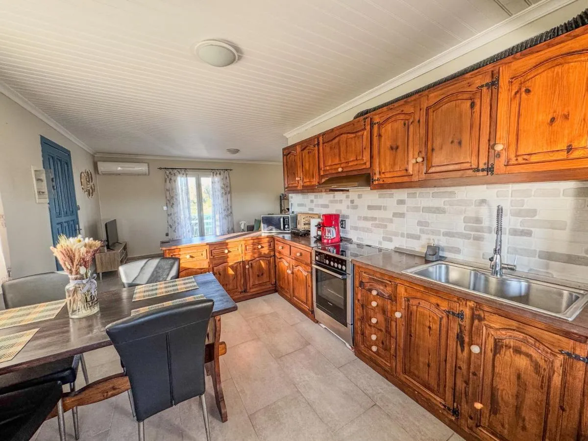 Image 2 of Beachlife: The Bungalow