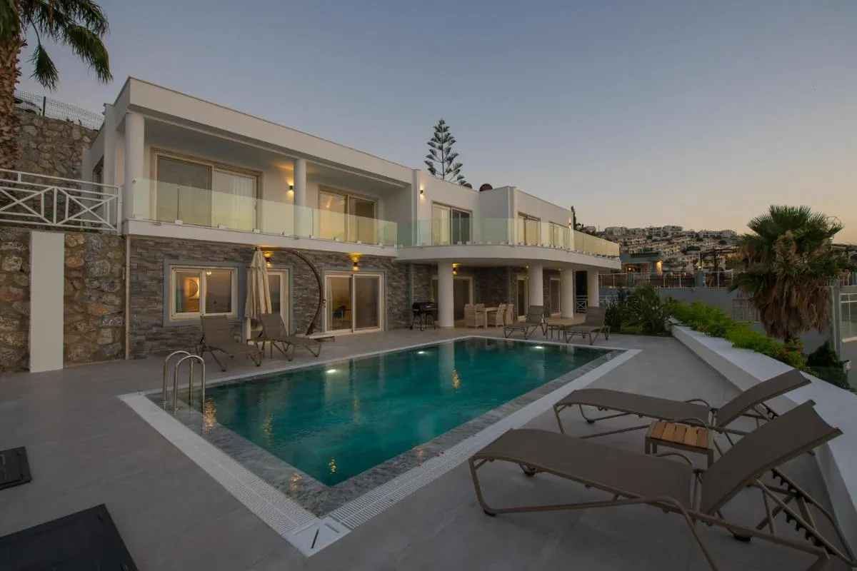 Image 4 of Bodrumda Eşsiz Deniz Manzaralı Lüks Villa Boss 1