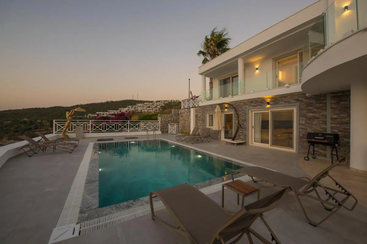 Image 3 of Bodrumda Eşsiz Deniz Manzaralı Lüks Villa Boss 1