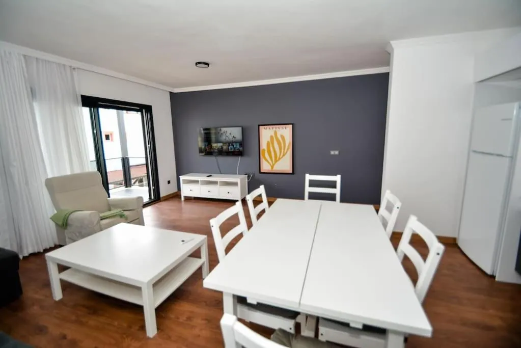 Image 4 of Brand New 2 Bedroom Top Floor Flat with Pool B2