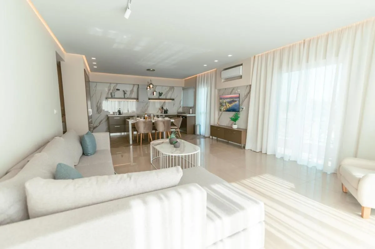 Image 6 of Brand New Elegant Suite