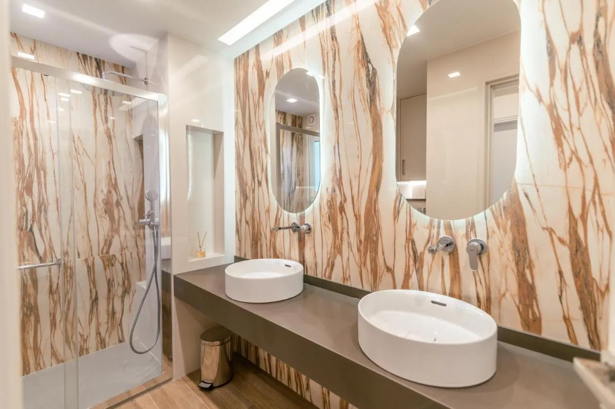 Image 2 of Brand New Elegant Suite