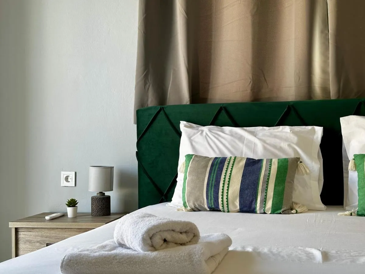 Image 1 of Bright house, walking distance to beach ’10’