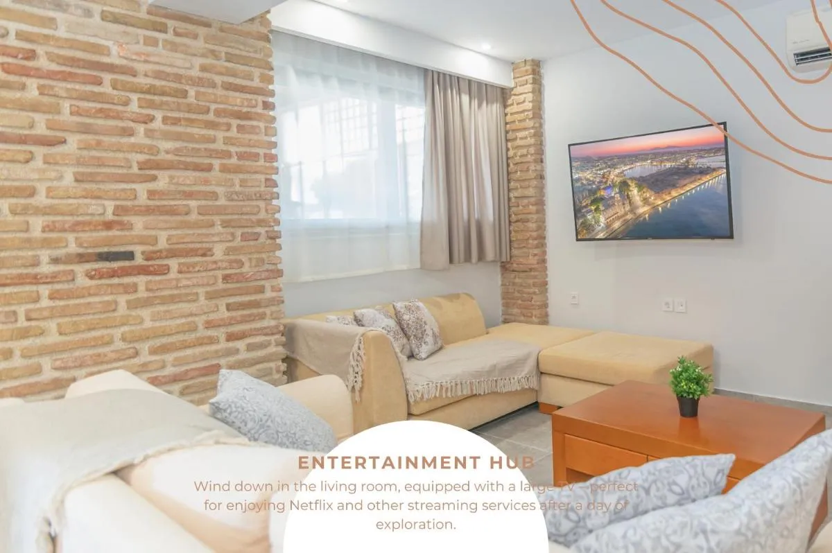 Image 2 of Camara Suite (Sea & City)