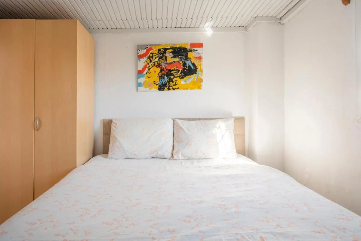 Image 6 of Central, Cozy, Comfy, 1BR House, Free Parking & Fast Wi-Fi, 4ppl