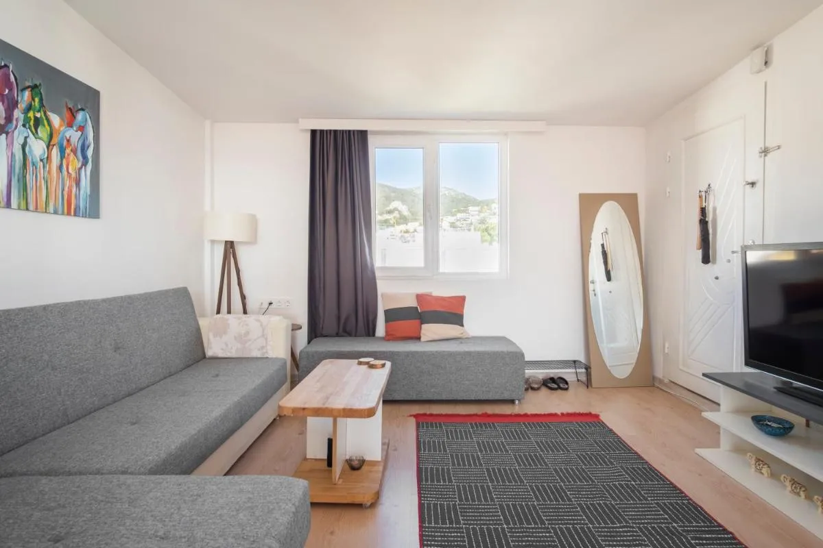 Image 2 of Central, Cozy, Comfy, 1BR House, Free Parking & Fast Wi-Fi, 4ppl