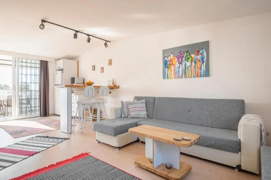 Image of Central, Cozy, Comfy, 1BR House, Free Parking & Fast Wi-Fi, 4ppl