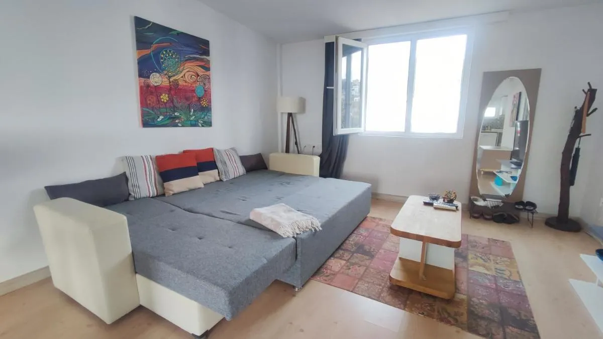 Image 3 of Central, Cozy, Comfy, 1BR House, Free Parking & Fast Wi-Fi, 4ppl