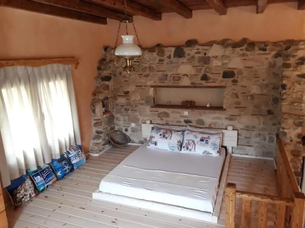 Image 3 of Chaihoutes stone House into Olive farm in Zia