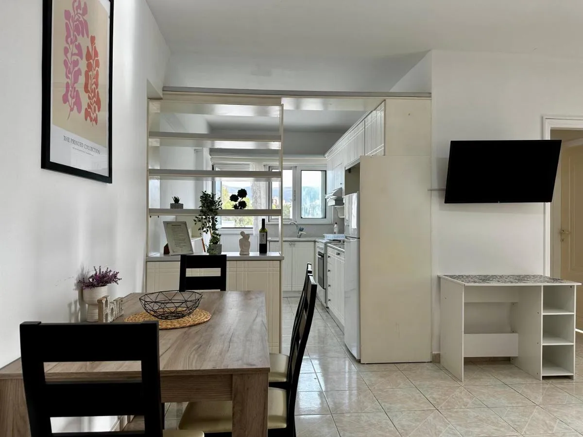 Image 2 of City Center, Cozy Apartment with a Stunning View – No 2