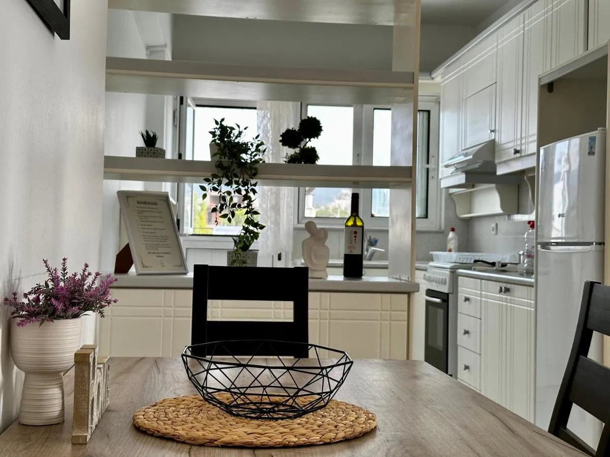 Image 1 of City Center, Cozy Apartment with a Stunning View – No 2