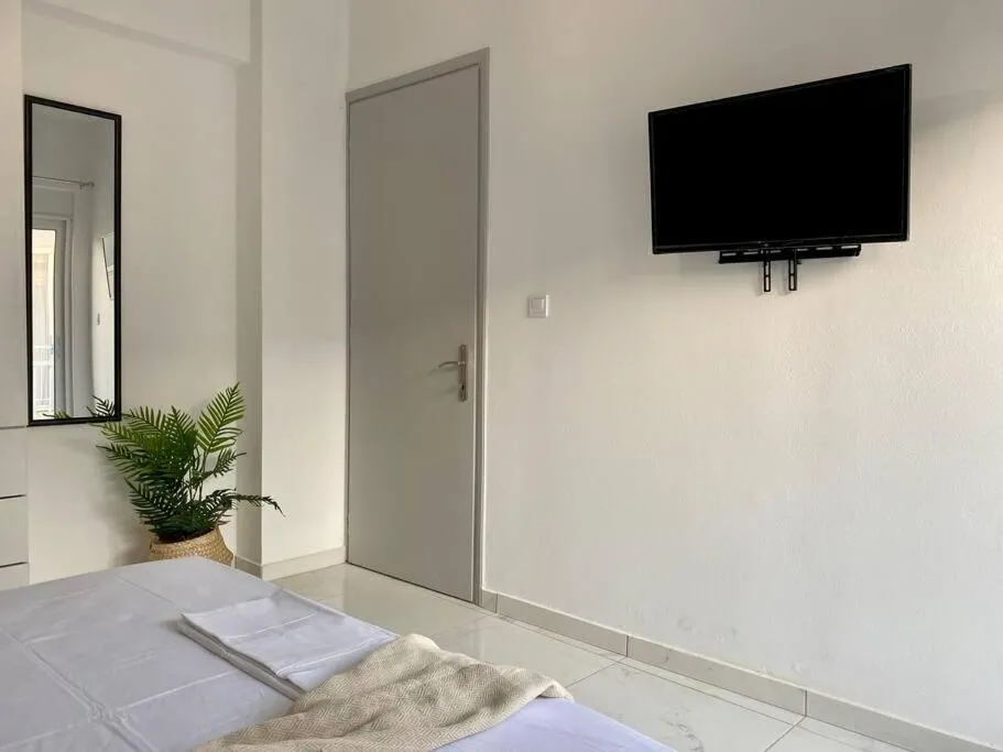Image 5 of Cozy & Sunny Apartment, near the beach ’11’