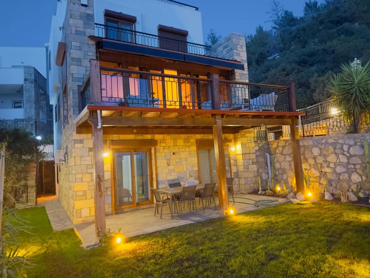 Image 6 of Deniz manzarali tas villa