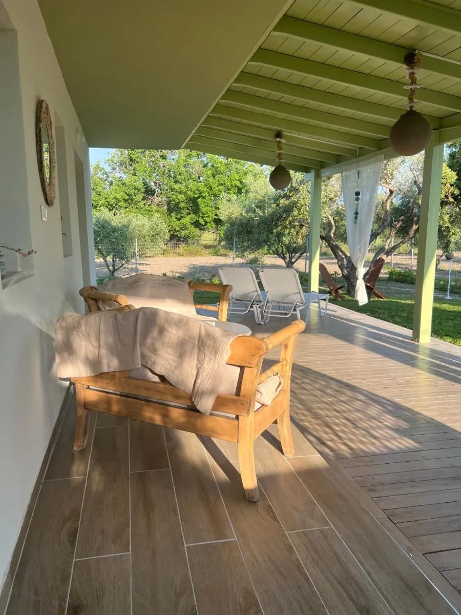 Image 3 of Elia Small Paradise