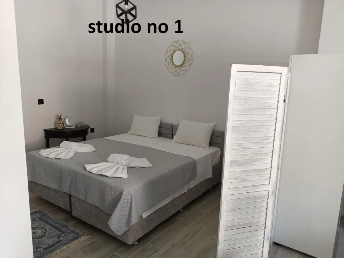 Image 4 of Evestudioskos