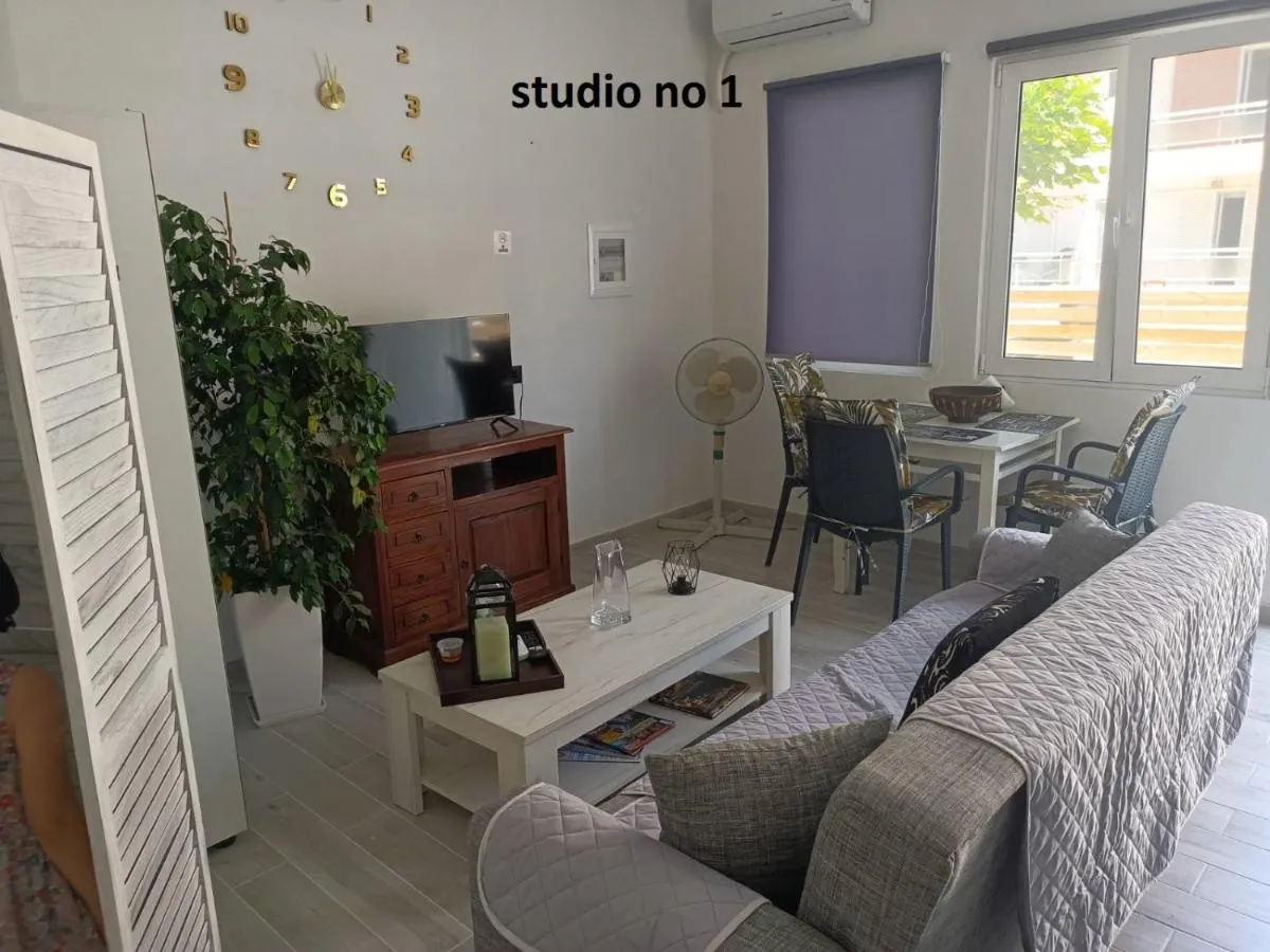 Image 6 of Evestudioskos