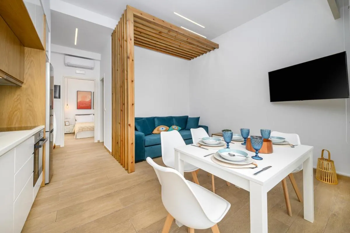 Image 1 of Hyacinthus Executive Suite 5 Min to BEACH