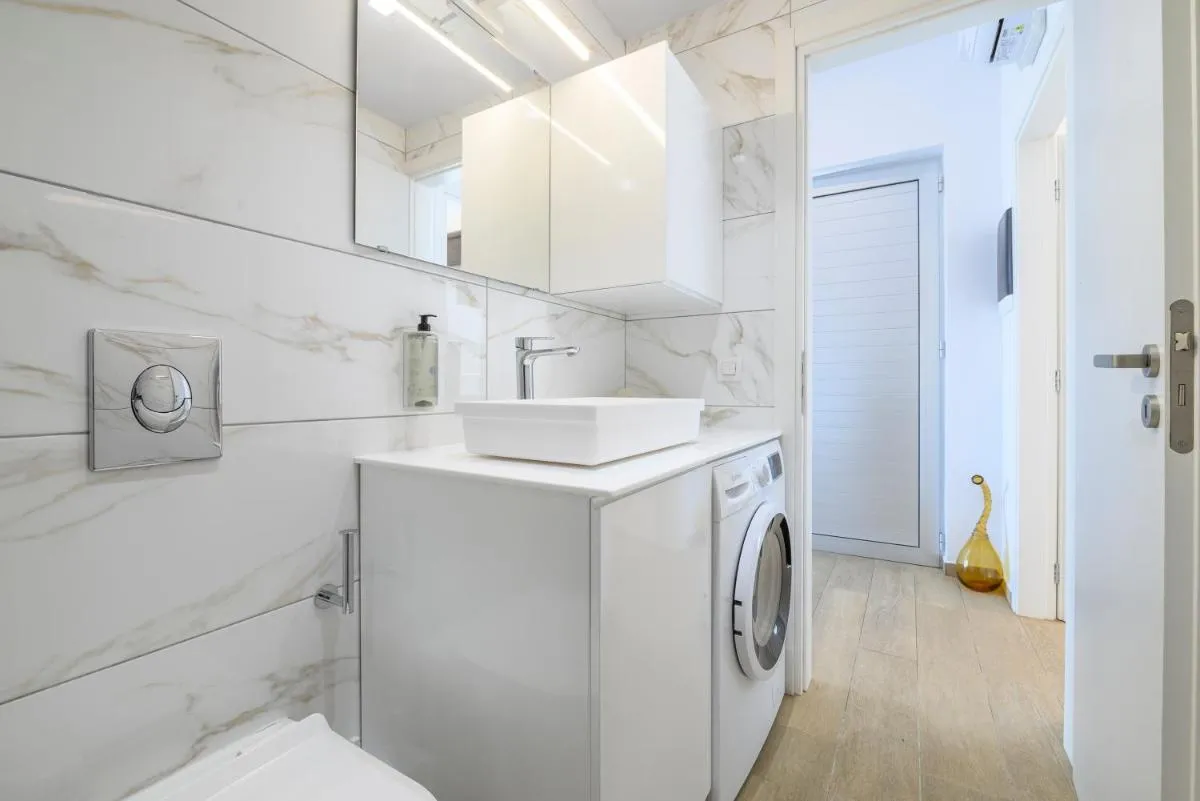 Image 6 of Hyacinthus Executive Suite 5 Min to BEACH