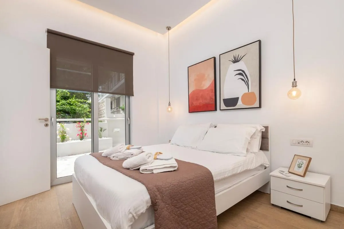 Image 2 of Hyacinthus Executive Suite 5 Min to BEACH