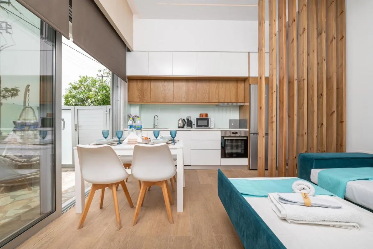 Image 5 of Hyacinthus Executive Suite 5 Min to BEACH