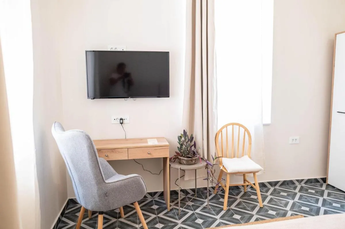 Image 5 of Kosnian City Suites B