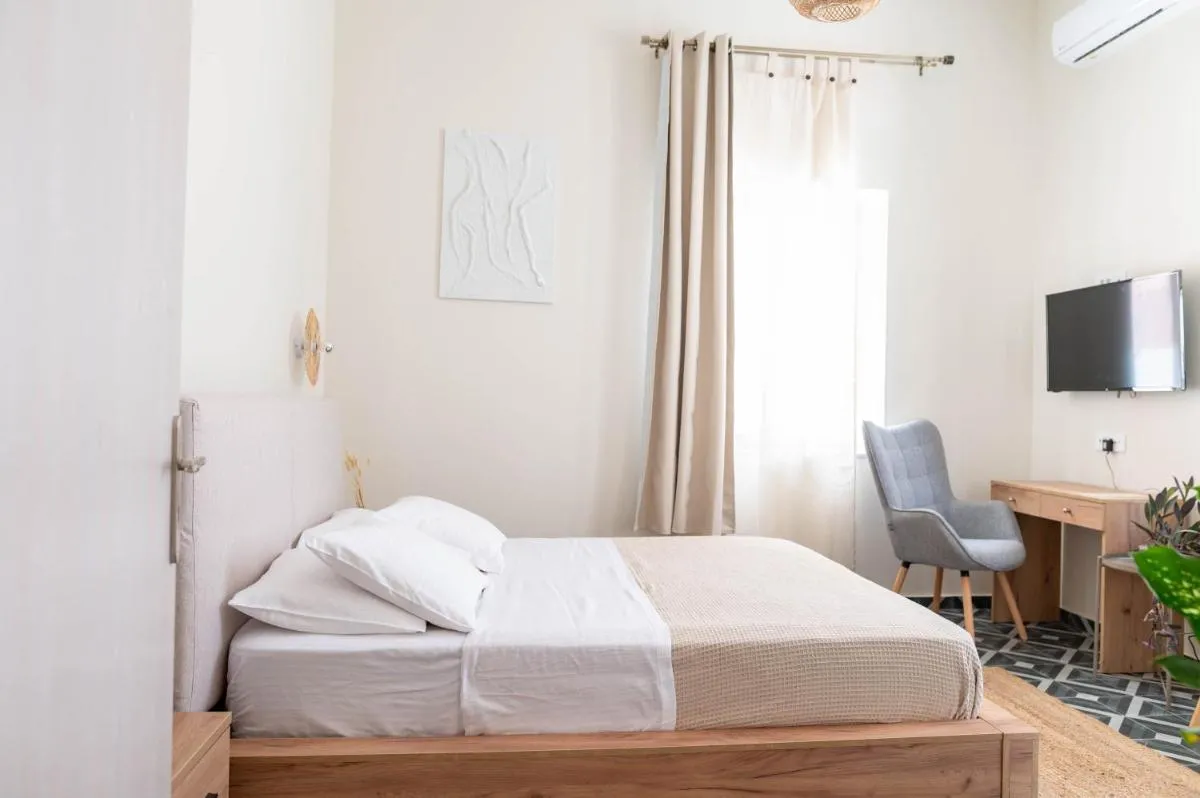 Image 2 of Kosnian City Suites B