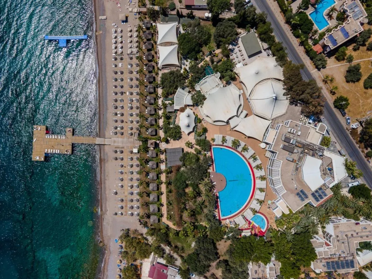Image 4 of Latanya Park Resort