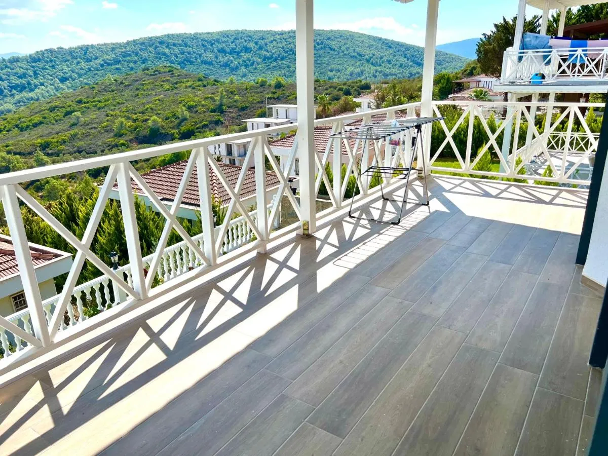 Image 6 of Luxury and comfortable villa with a view