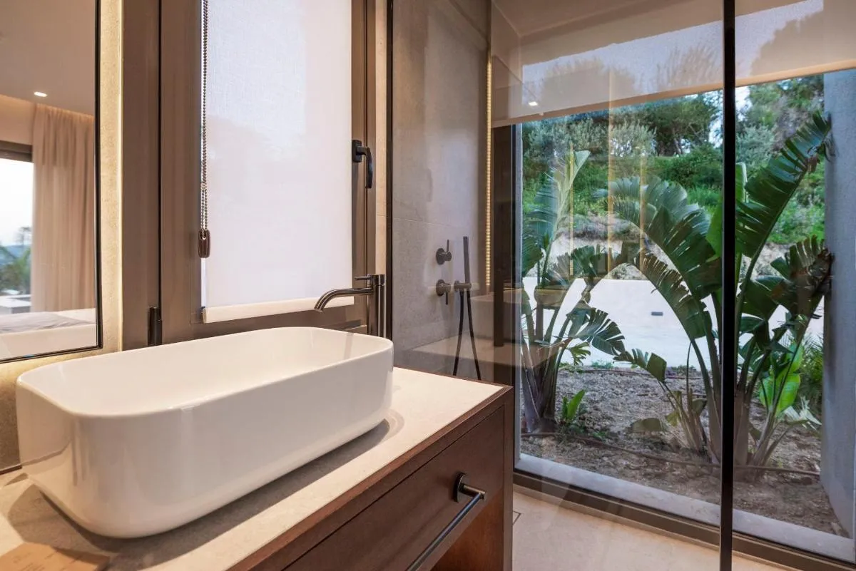Image 5 of Maravilla Luxury Living