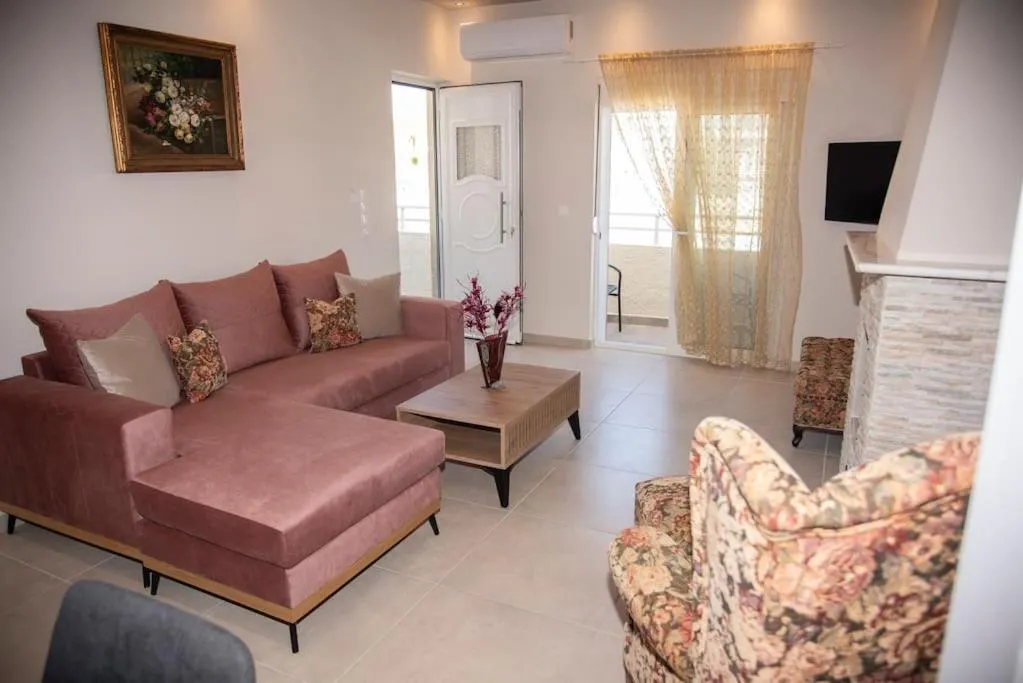 Image 4 of Mariangelas House