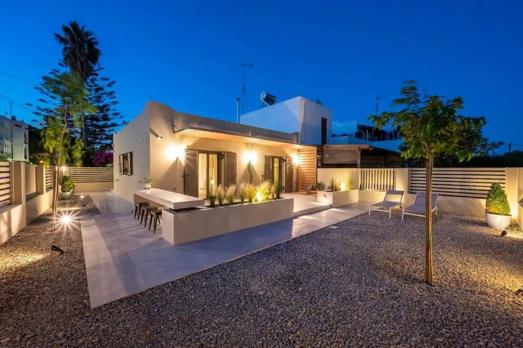 Image of Mi Casa Su Casa