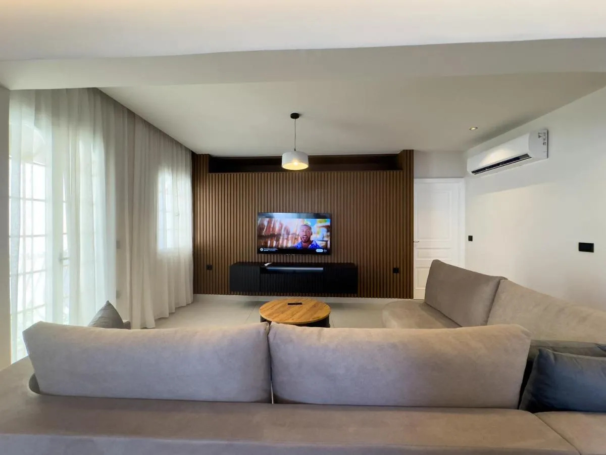 Image 1 of Old town luxury apartment 3