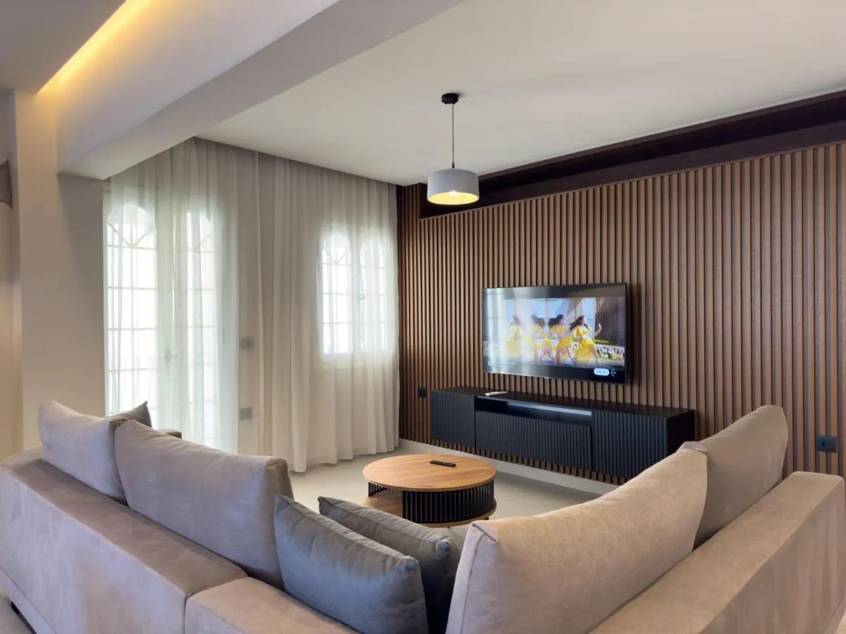 Image 2 of Old town luxury apartment 3