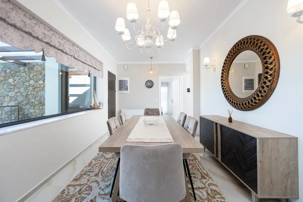 Image 4 of Olive Green Haven-3BR-Private Parking-Balcony
