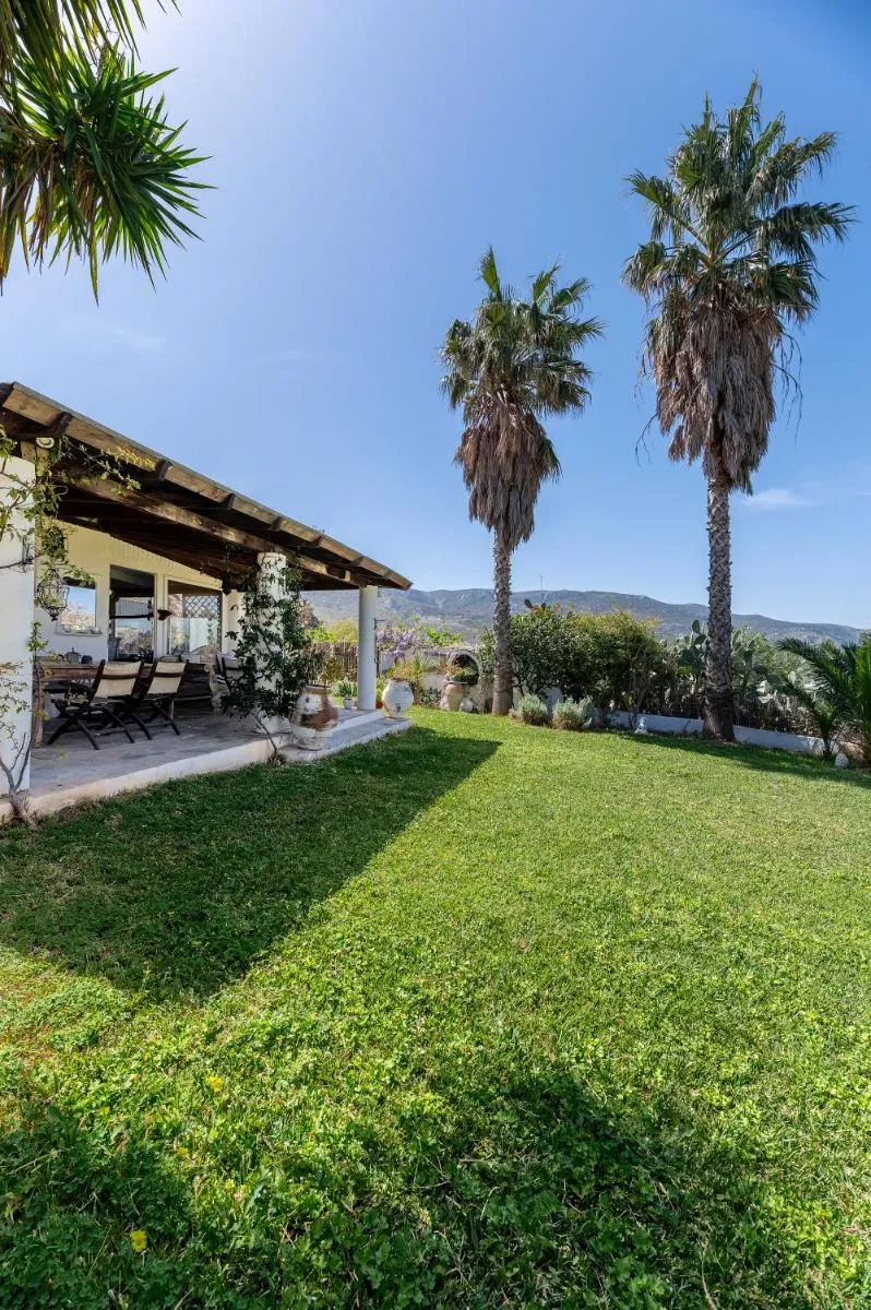 Image 3 of Paradiso Vintage Villa: Traditional 1944 Gem