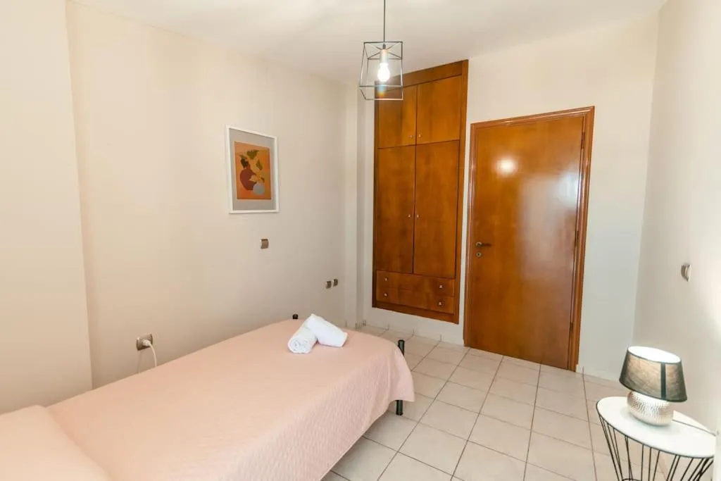 Image 2 of Rena’s Center House