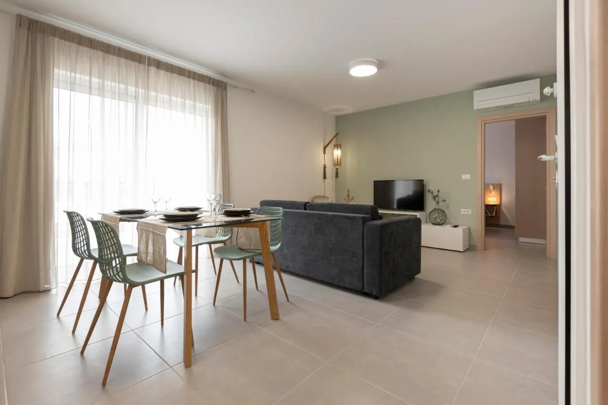 Image 4 of Sea and City Luxurious Apartment
